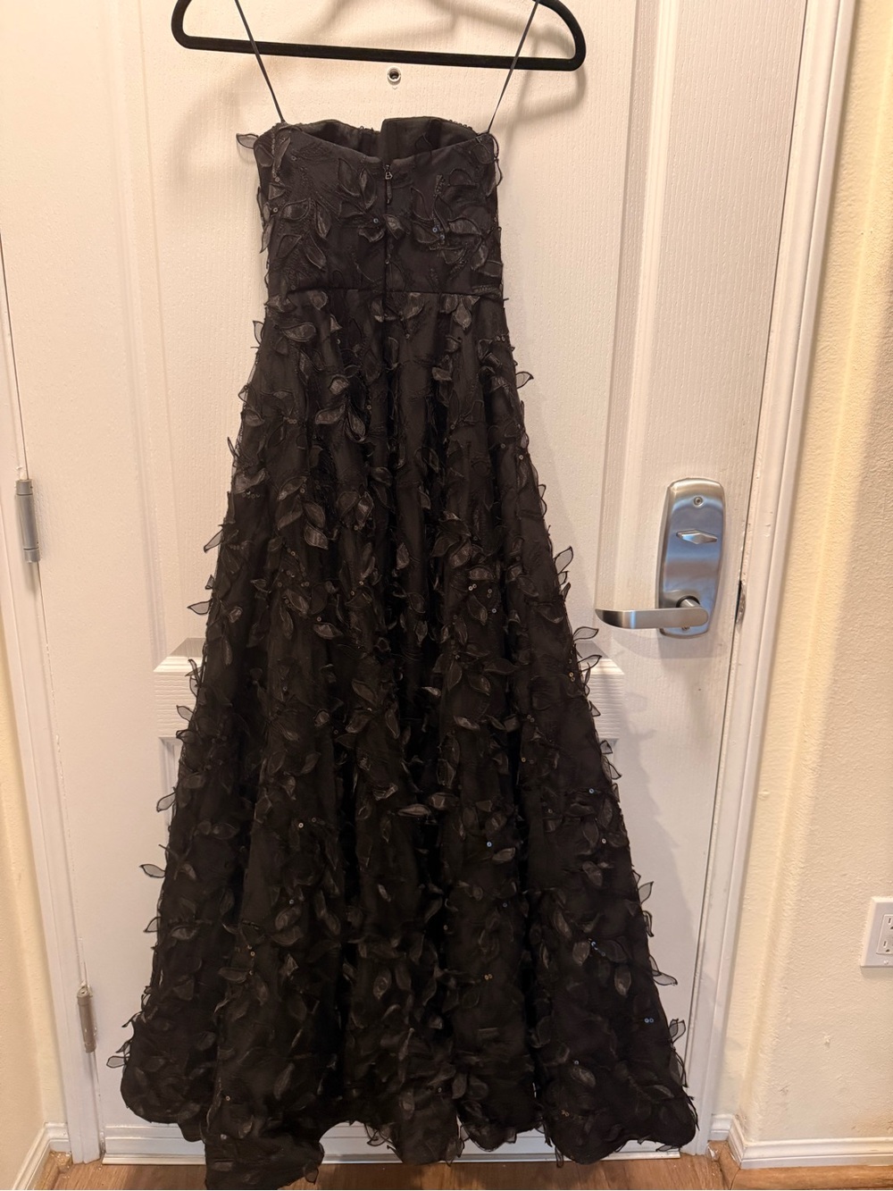 HELSI Celine Sequin 3D Floral Strapless Gown Black Evening Gown Size XS Preloved - Picture 4 of 7